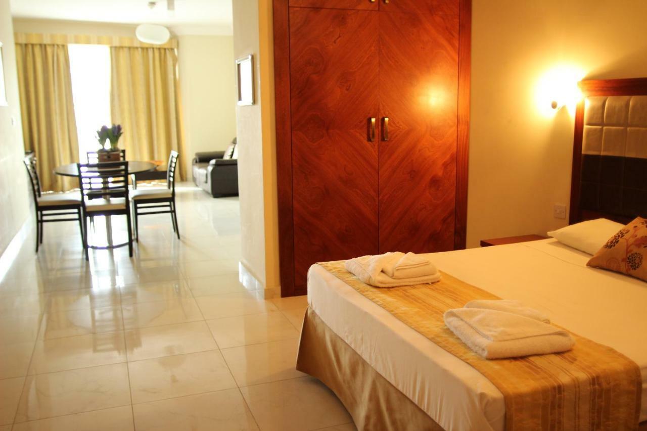 Aparthotel Onyx Saint Julian's