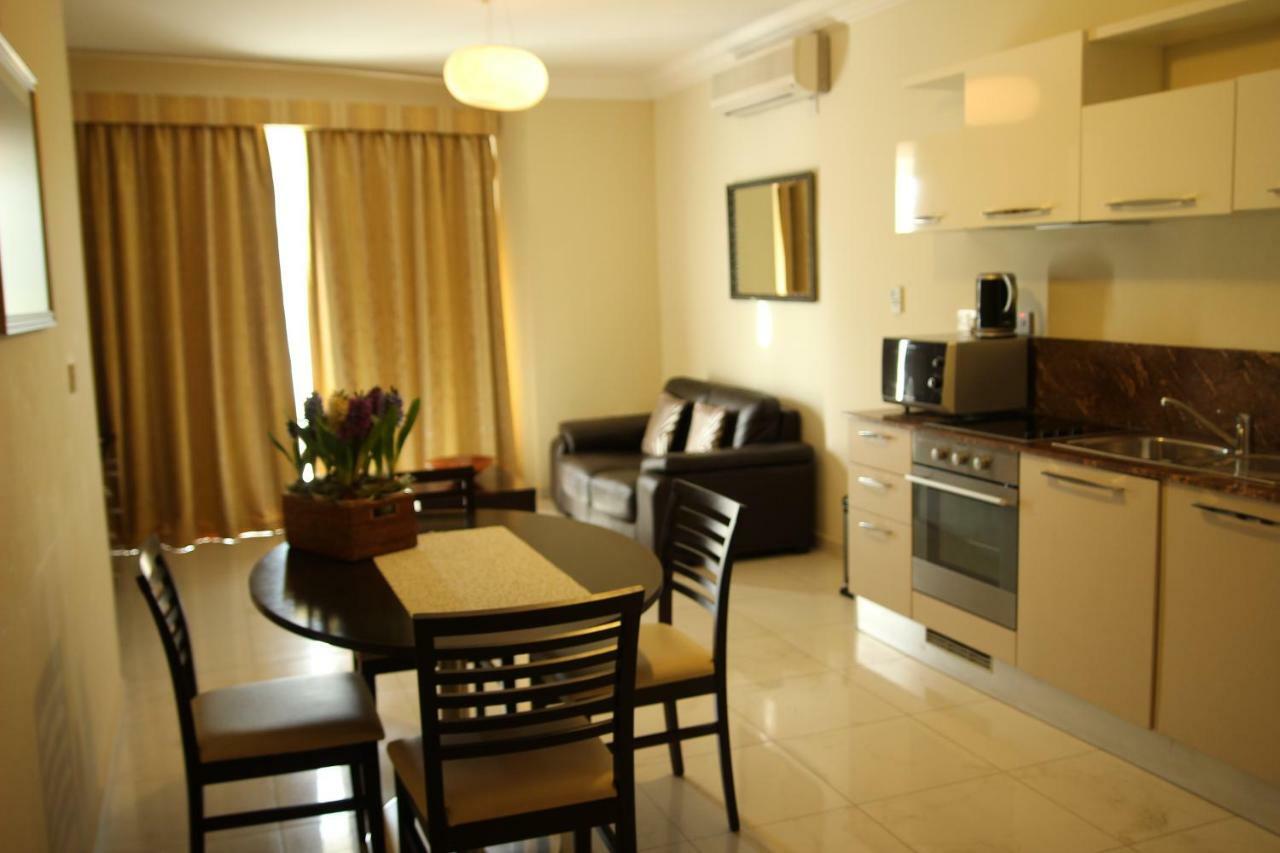 Aparthotel Onyx Saint Julian's