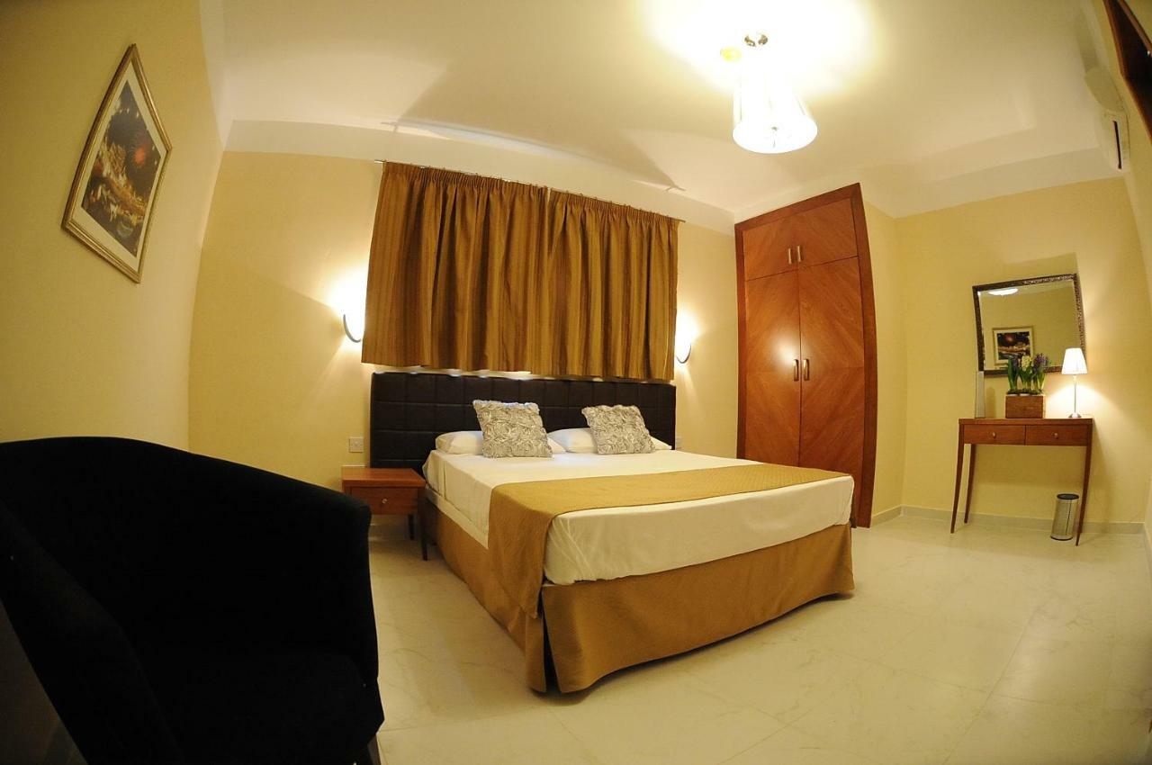 Onyx Aparthotel 3*