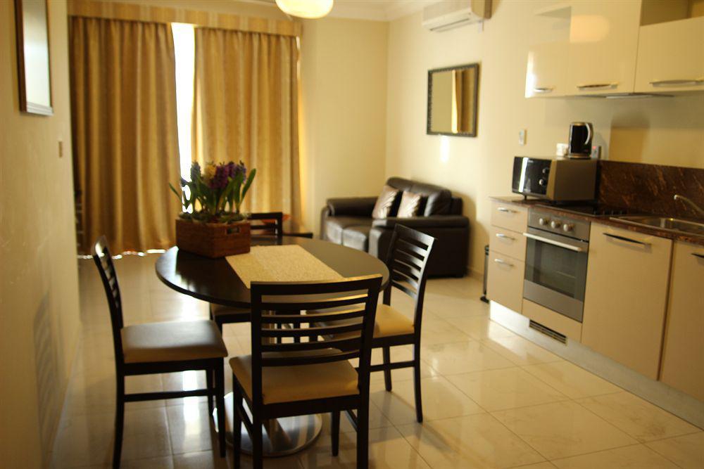 Aparthotel Onyx Saint Julian's